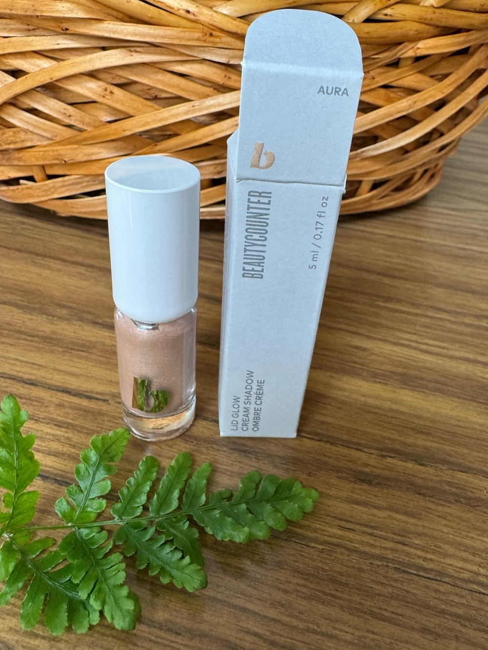 BeautyCounter | Lid Glow Cream Eye Shadow Liquid | AURA | Champagne Beige | NIB